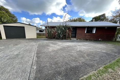 Photo of property in 13 Clarks Beach Road, Clarks Beach, 2122