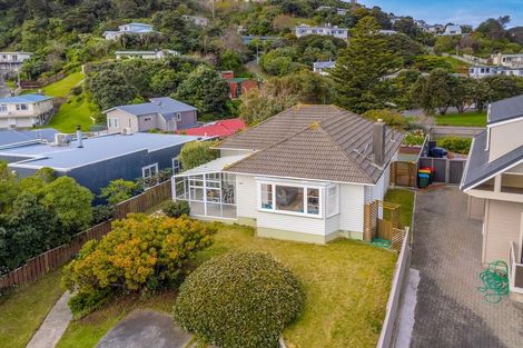 Photo of property in 136 Mana Esplanade, Paremata, Porirua, 5026