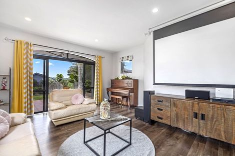 Photo of property in 21 Scarlet Oak Drive, Schnapper Rock, Auckland, 0632