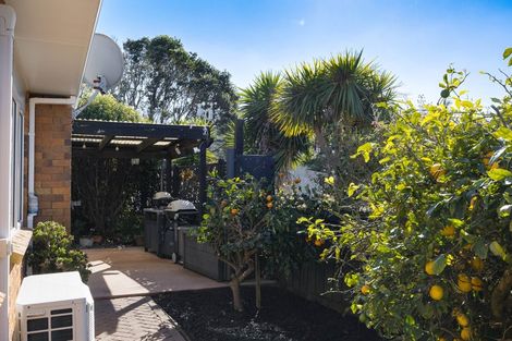 Photo of property in 5 Shadon Place, Stanmore Bay, Whangaparaoa, 0932