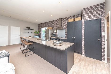 Photo of property in 14 Golf Vue Place, Castlecliff, Whanganui, 4501