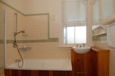 Photo of property in 2/21 Cowper Street, Devonport, Auckland, 0624