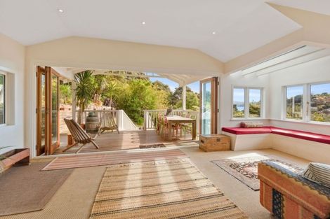 Photo of property in 15 Pitoitoi Road, Days Bay, Lower Hutt, 5013