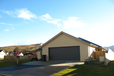 Photo of property in 2 Bridesdale Drive, Lake Hayes, Queenstown, 9304