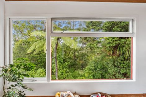 Photo of property in 1/51 Quinns Road, Waiatarua, Auckland, 0612