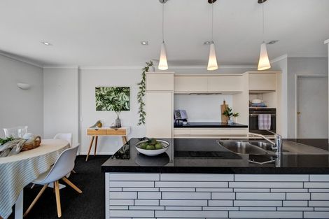 Photo of property in 75 Belt Road, New Plymouth, 4310