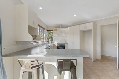 Photo of property in 13 Montilla Place, Manurewa, Auckland, 2102