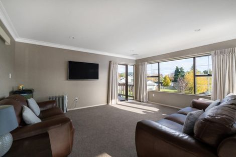 Photo of property in 14 Gibbs Place, Kinloch, Taupo, 3377