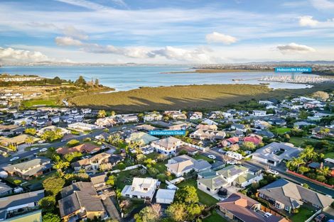 Photo of property in 8 Limeburners Close, Hobsonville, Auckland, 0618