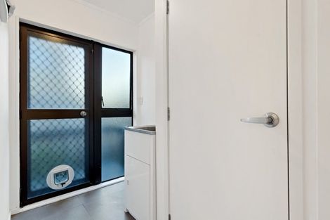 Photo of property in 2/7 Eskdale Road, Birkdale, Auckland, 0626