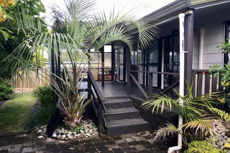 Photo of property in 2/44 Darren Crescent, Half Moon Bay, Auckland, 2012