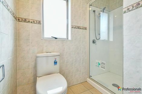 Photo of property in 18 Staten Place, Mangere, Auckland, 2022