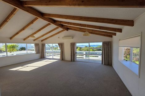 Photo of property in 16 Arohia Place, Snells Beach, 0920