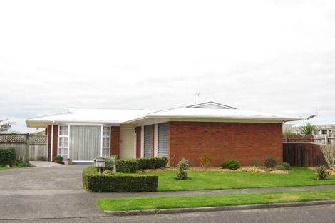 Photo of property in 13 Waiwera Place, Merrilands, New Plymouth, 4312