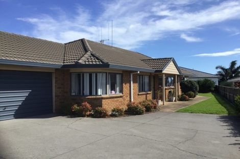 Photo of property in 25 Bayfair Drive, Mount Maunganui, 3116