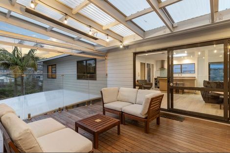 Photo of property in 1/690 Beach Road, Browns Bay, Auckland, 0630