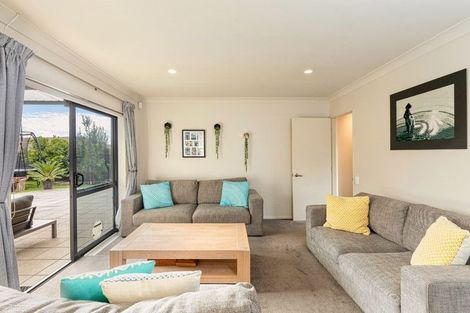 Photo of property in 17 Aberdeen Crescent, Wattle Downs, Auckland, 2103