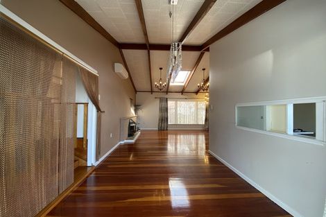Photo of property in 53 Chatsworth Crescent, Pakuranga Heights, Auckland, 2010