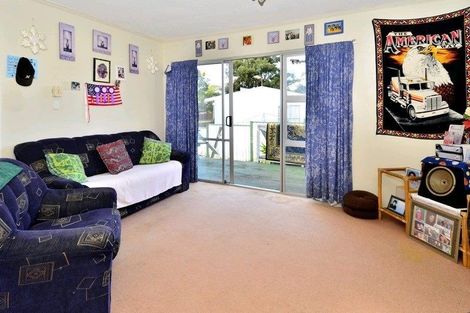 Photo of property in 1/4 Slim Place, Clendon Park, Auckland, 2103