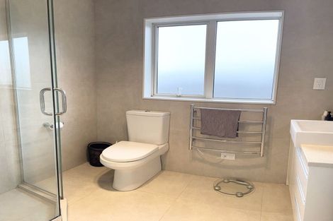 Photo of property in 68 Harrowglen Drive, Northcross, Auckland, 0630