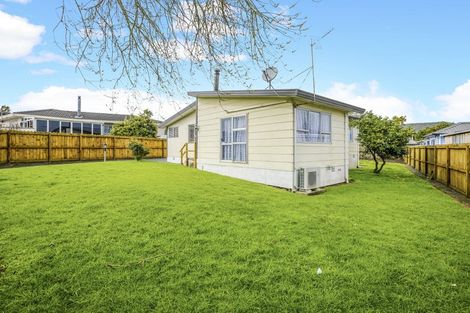 Photo of property in 13 Helms Place, Manurewa, Auckland, 2102