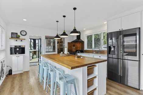 Photo of property in 24 Tauhinu Road, Greenhithe, Auckland, 0632