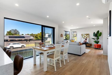 Photo of property in 16a Meadway, Sunnyhills, Auckland, 2010