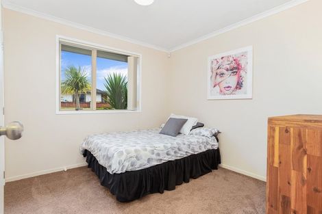 Photo of property in 13 O'sullivan Place, Waiuku, 2123