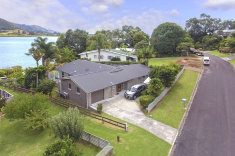Photo of property in 25 Moana Drive, Mahia, 4198