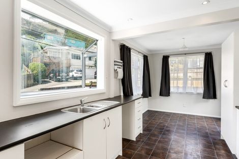 Photo of property in 33 Cleland Crescent, Naenae, Lower Hutt, 5011