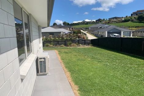 Photo of property in 2 Lakeside Terrace, Omokoroa, 3114