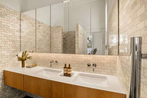 Photo of property in 215 Jervois Road, Herne Bay, Auckland, 1011