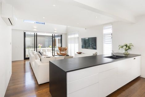 Photo of property in 26a Peterborough Street, Christchurch Central, Christchurch, 8013