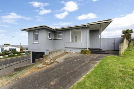 Photo of property in 2 Kapiti Terrace, Castlecliff, Whanganui, 4501