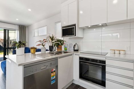 Photo of property in 9/3 Abbotleigh Avenue, Te Atatu Peninsula, Auckland, 0610