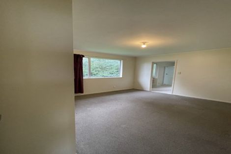 Photo of property in 28 Hinton Place, Weymouth, Auckland, 2103