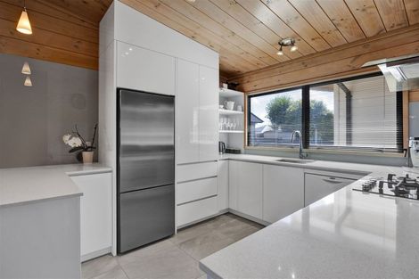 Photo of property in 11 Highfield Place, Highlands Park, New Plymouth, 4312