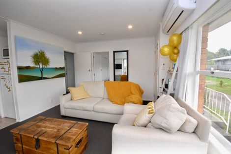 Photo of property in 1/11 Kapiti Place, Sunnynook, Auckland, 0620