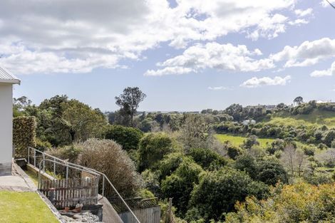Photo of property in 100 Riversdale Drive, Merrilands, New Plymouth, 4312
