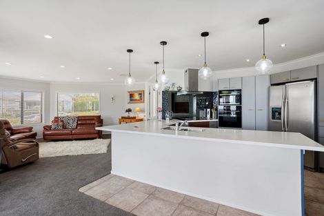 Photo of property in 152 Centennial Drive, Whitianga, 3510