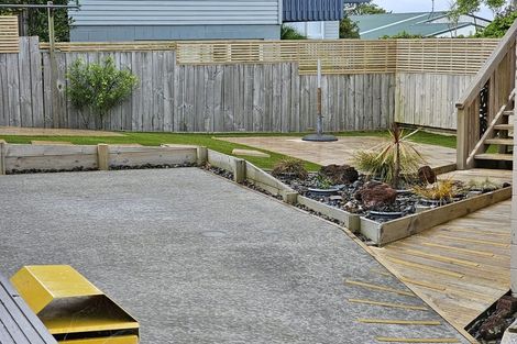 Photo of property in 1/79 Knights Road, Rothesay Bay, Auckland, 0630