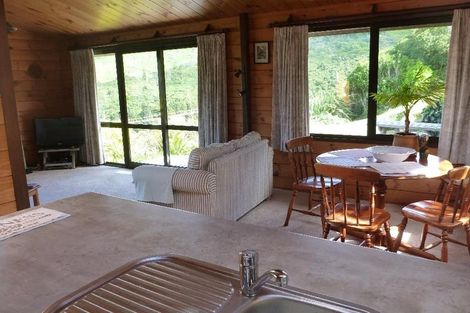 Photo of property in 16 John Witton Drive, Crofton Downs, Wellington, 6035