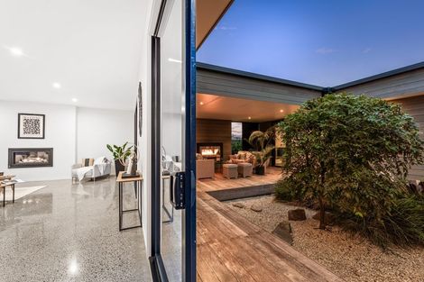 Photo of property in 2 Shearwater Lane, Point Wells, 0986