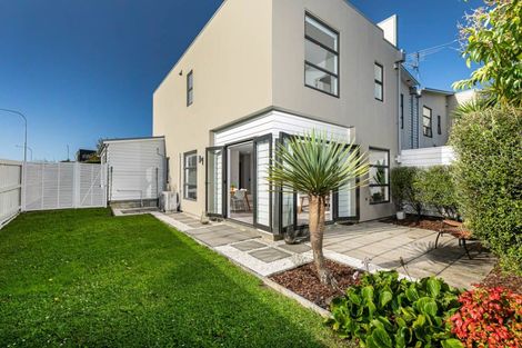 Photo of property in 11/40 Scarlet Oak Drive, Schnapper Rock, Auckland, 0632