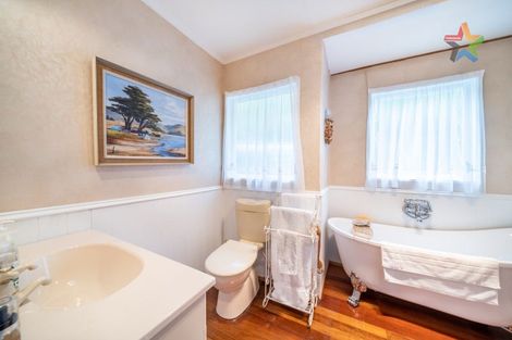 Photo of property in 5 Mokopuna Grove, Stokes Valley, Lower Hutt, 5019