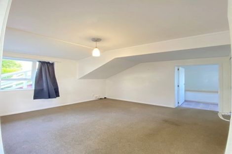 Photo of property in 48 Valley View Road, Glenfield, Auckland, 0629