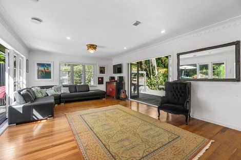 Photo of property in 31 Valley Road, Titirangi, Auckland, 0604