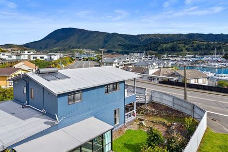 Photo of property in 62 Waikawa Road, Picton, 7220