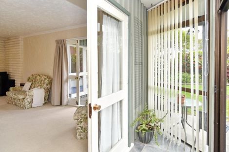 Photo of property in 17 Clivedon Place, Redwood, Christchurch, 8051