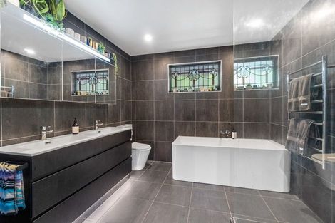 Photo of property in 31 Valley Road, Titirangi, Auckland, 0604